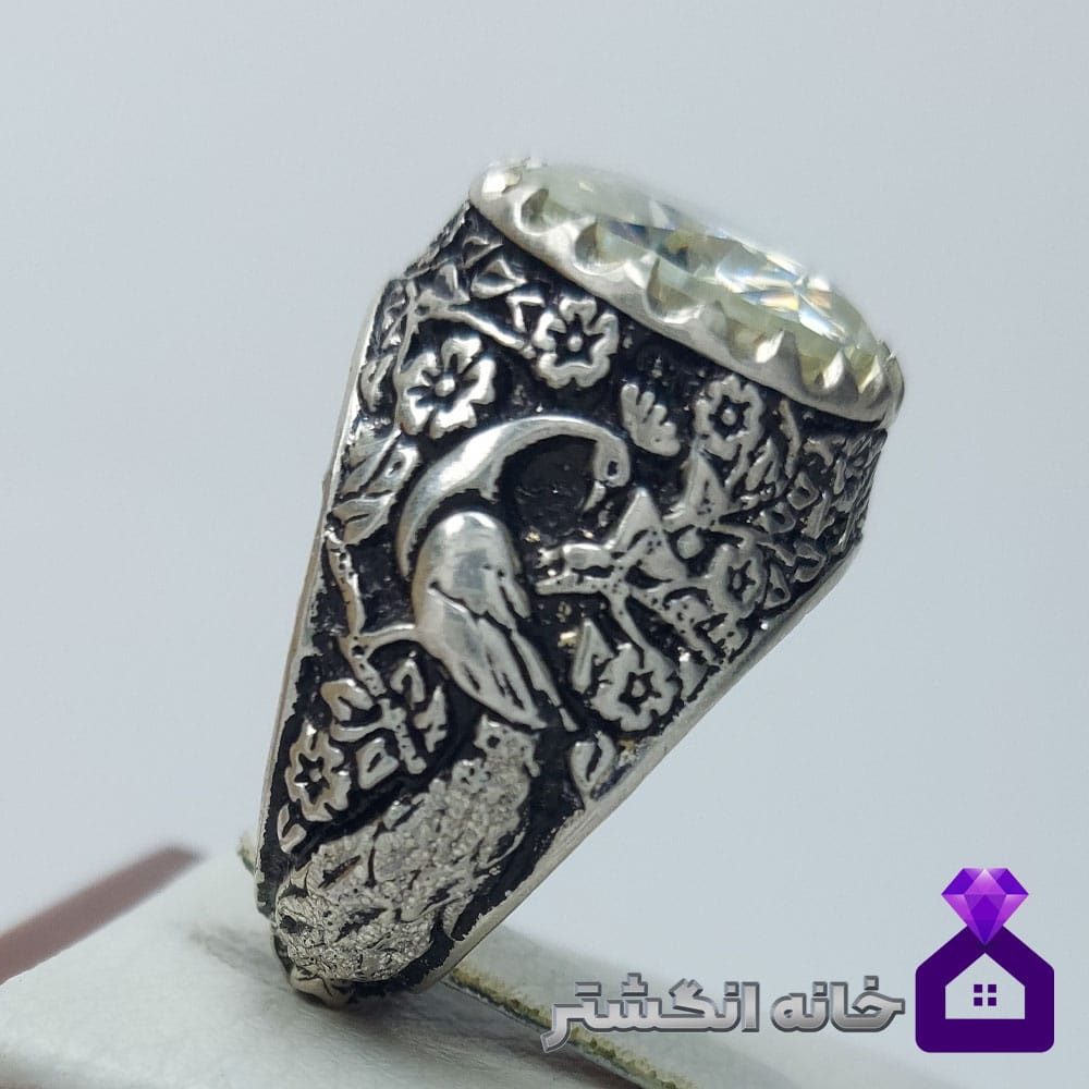 انگشتر الماس موزانایت سفید رکاب قلم کاری طاووس کد148 - Image 2
