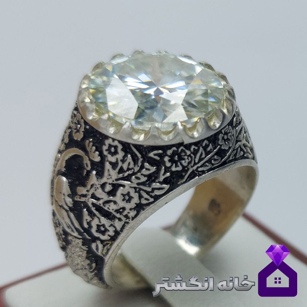 انگشتر الماس موزانایت سفید رکاب قلم کاری طاووس کد148