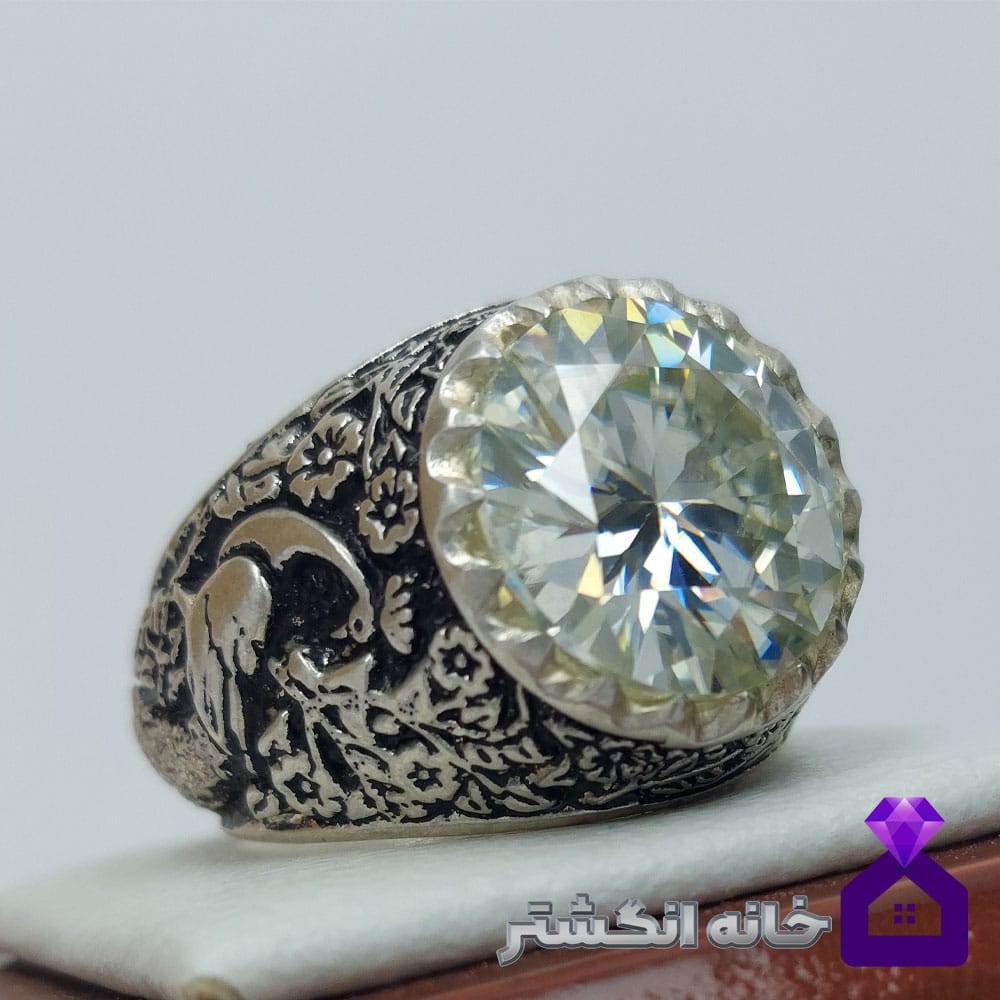 انگشتر الماس موزانایت سفید رکاب قلم کاری طاووس کد148 - Image 3